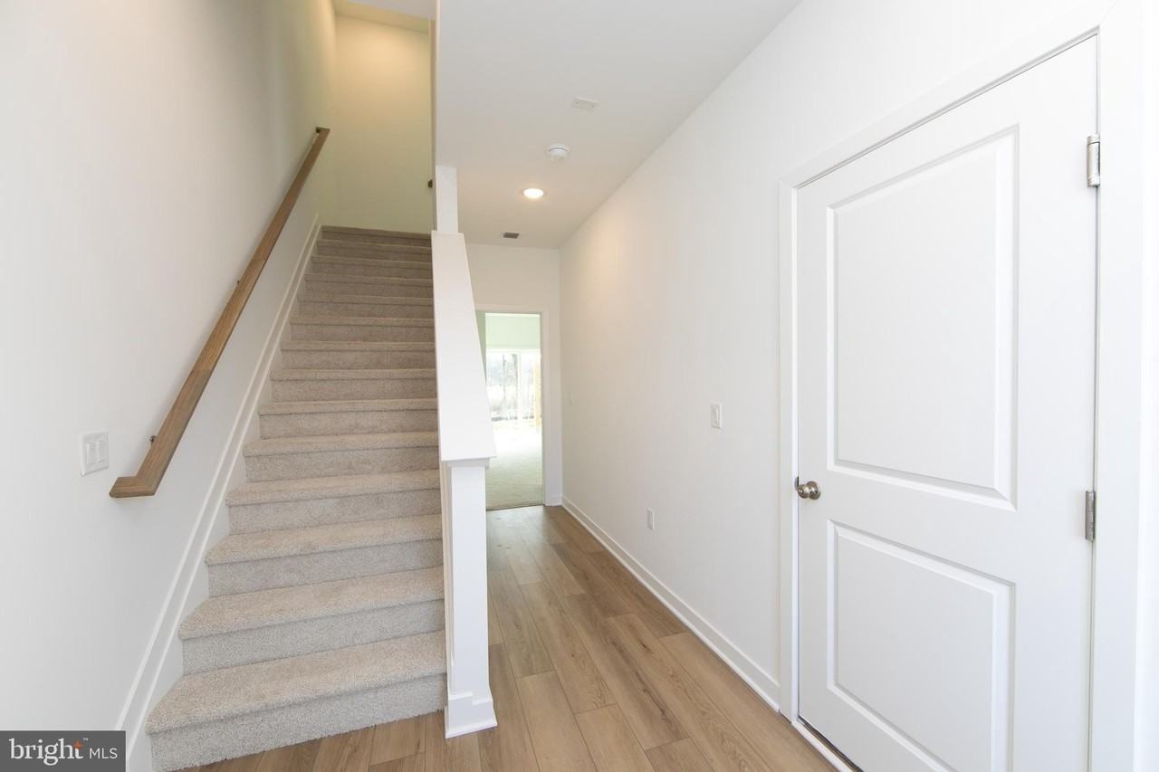 65 Basswood St - Photo 6 of 46