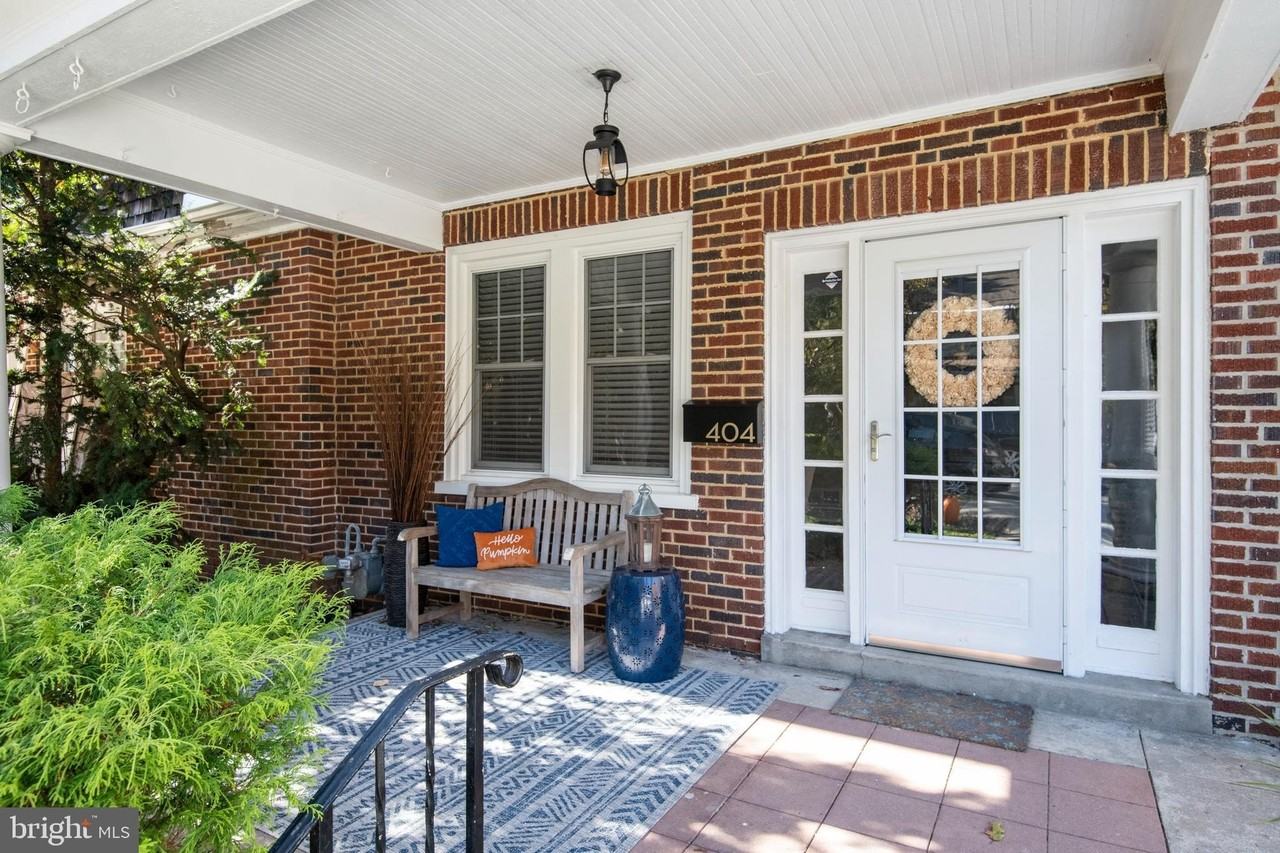 404 S Jackson St - Photo 3 of 45