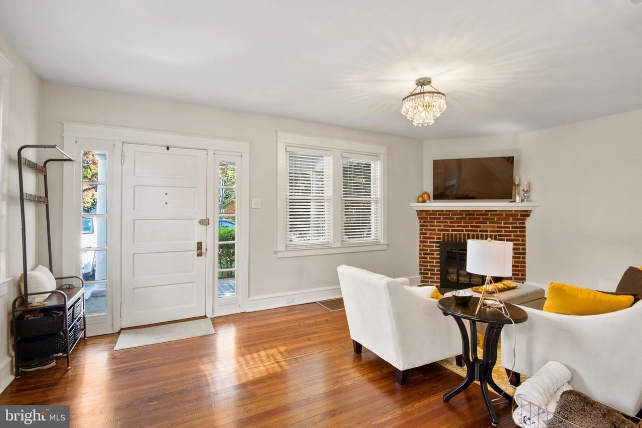 404 S Jackson St - Photo 6 of 45