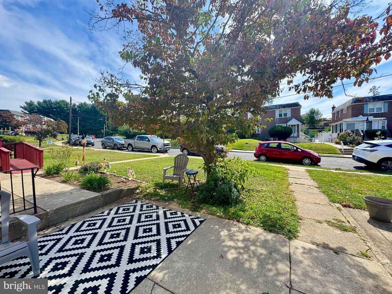 827 Hampshire Rd - Photo 3 of 25