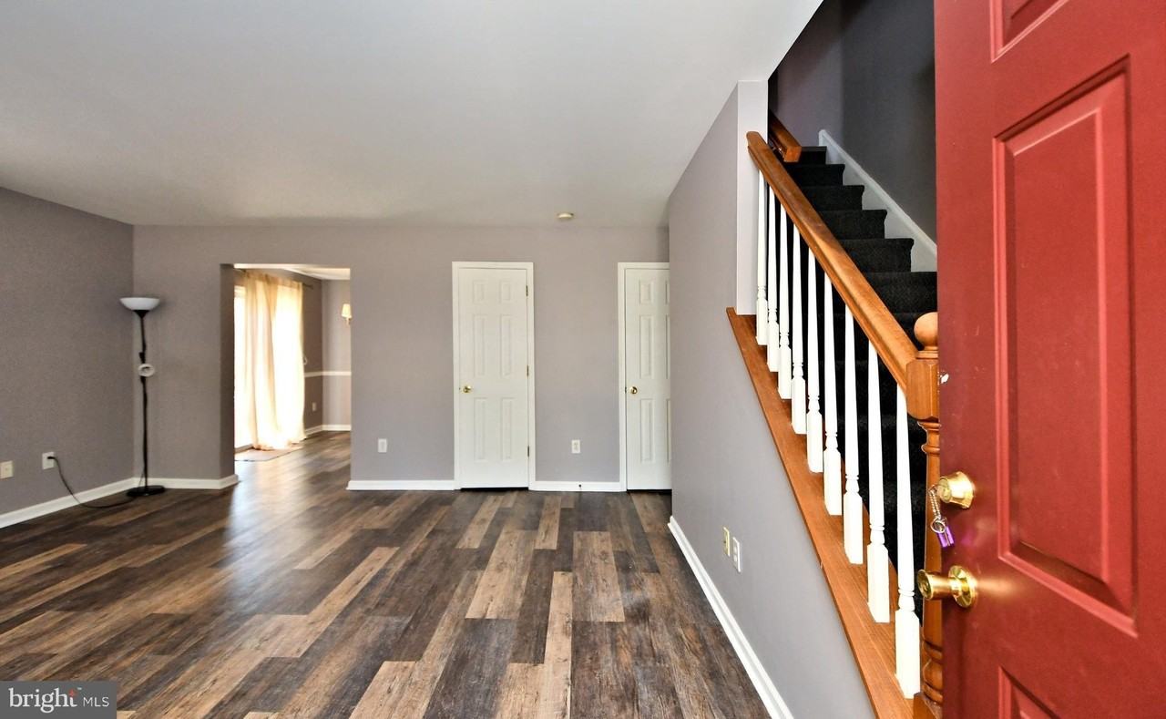 106 Westminster Ct - Photo 3 of 25