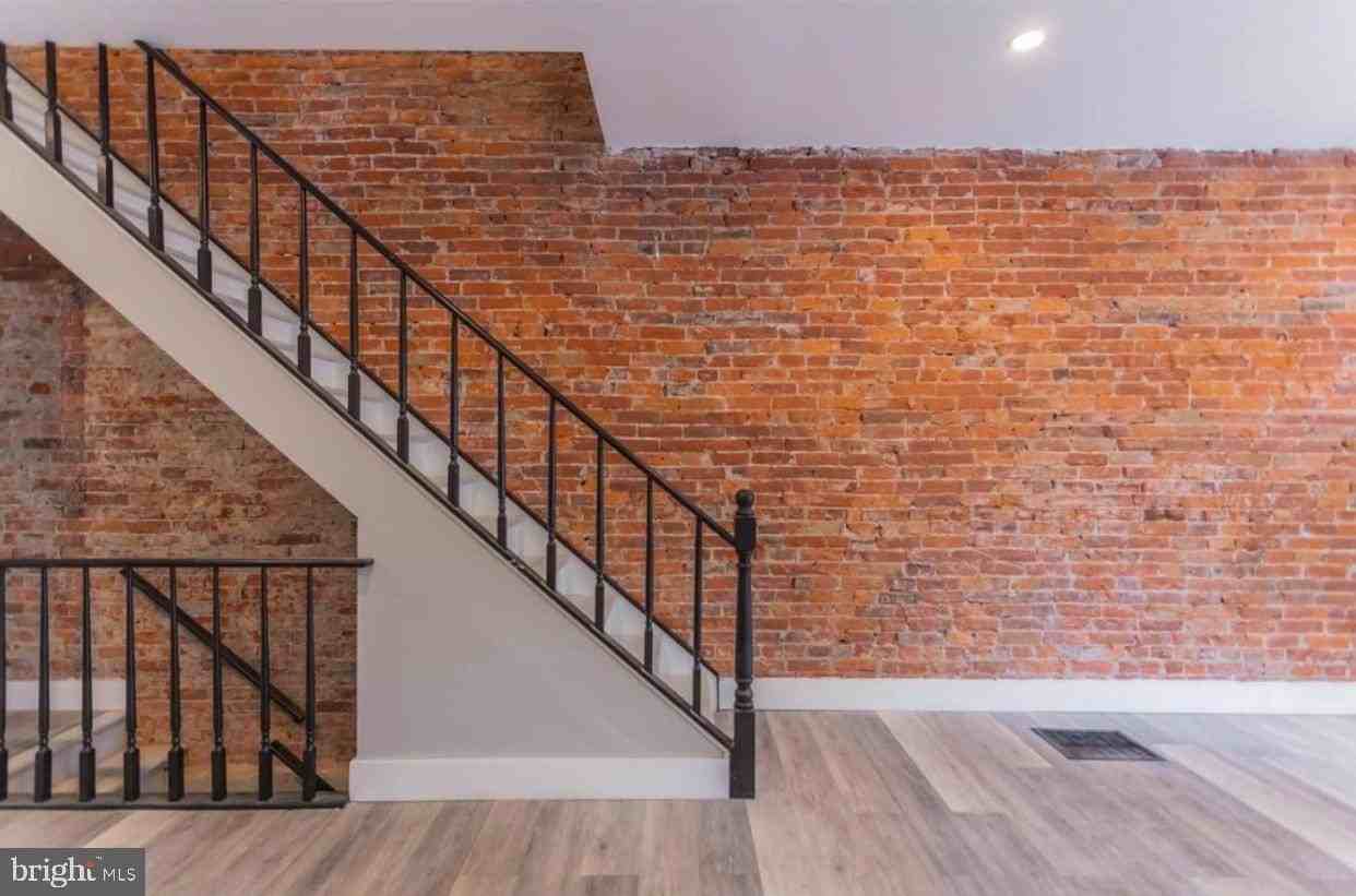 1272 S Dover St - Photo 3 of 17