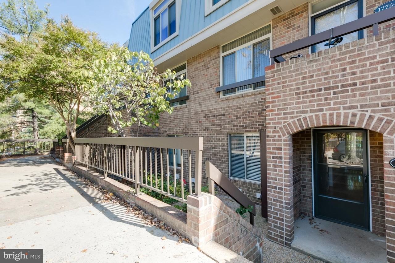 1775 S Hayes St Apt A #A - Photo 2 of 25