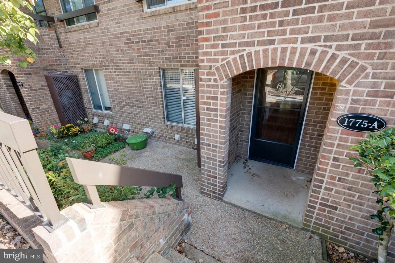 1775 S Hayes St Apt A #A - Photo 4 of 25