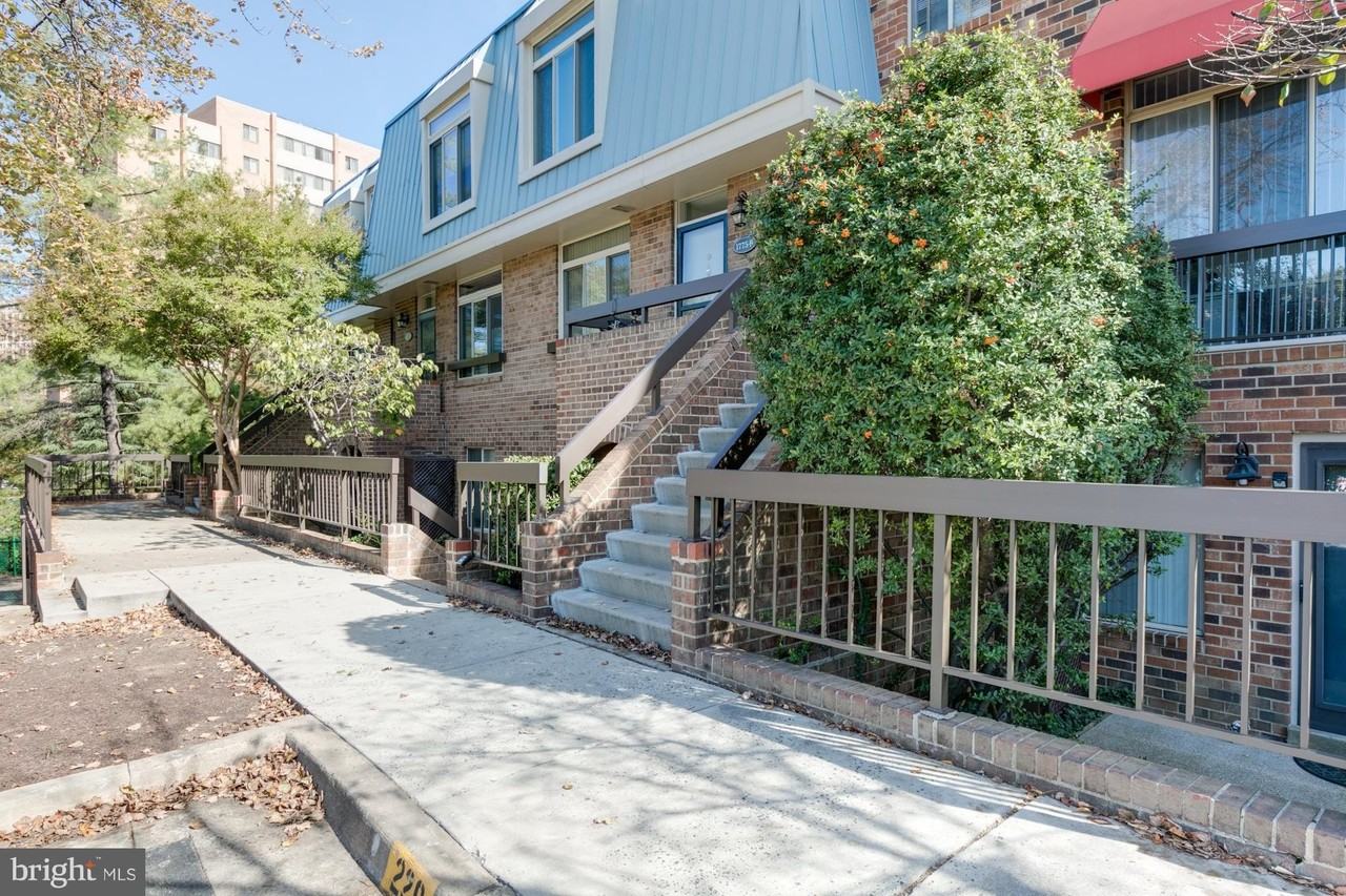 1775 S Hayes St Apt A #A - Photo 5 of 25