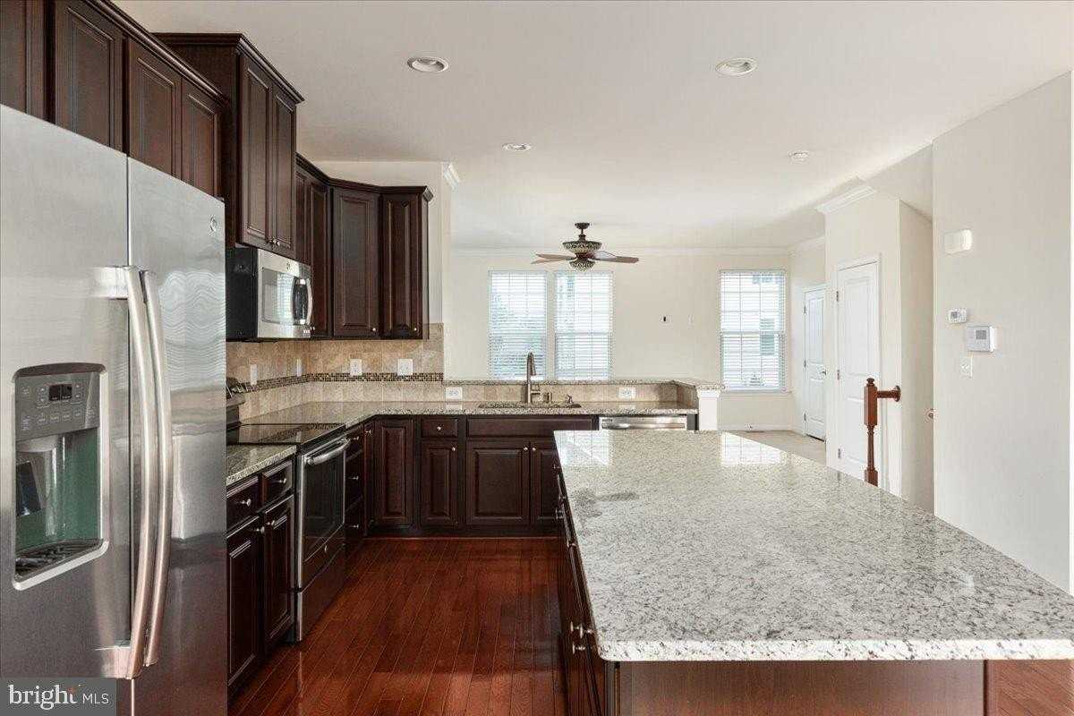 139 Hornbeam Dr - Photo 4 of 35