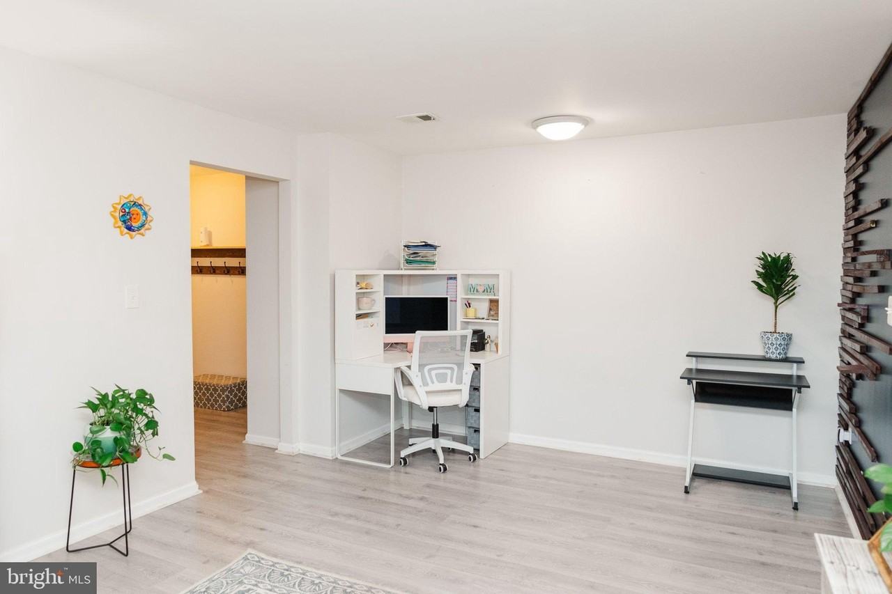 9576 Jayhawk Ter - Photo 3 of 11