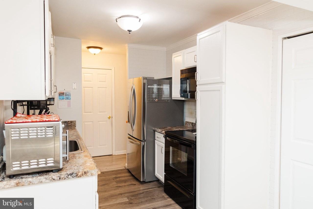 9576 Jayhawk Ter - Photo 5 of 11