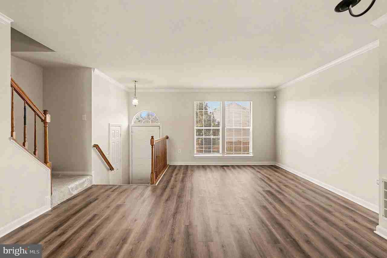 203 Knollwood Ct - Photo 5 of 25