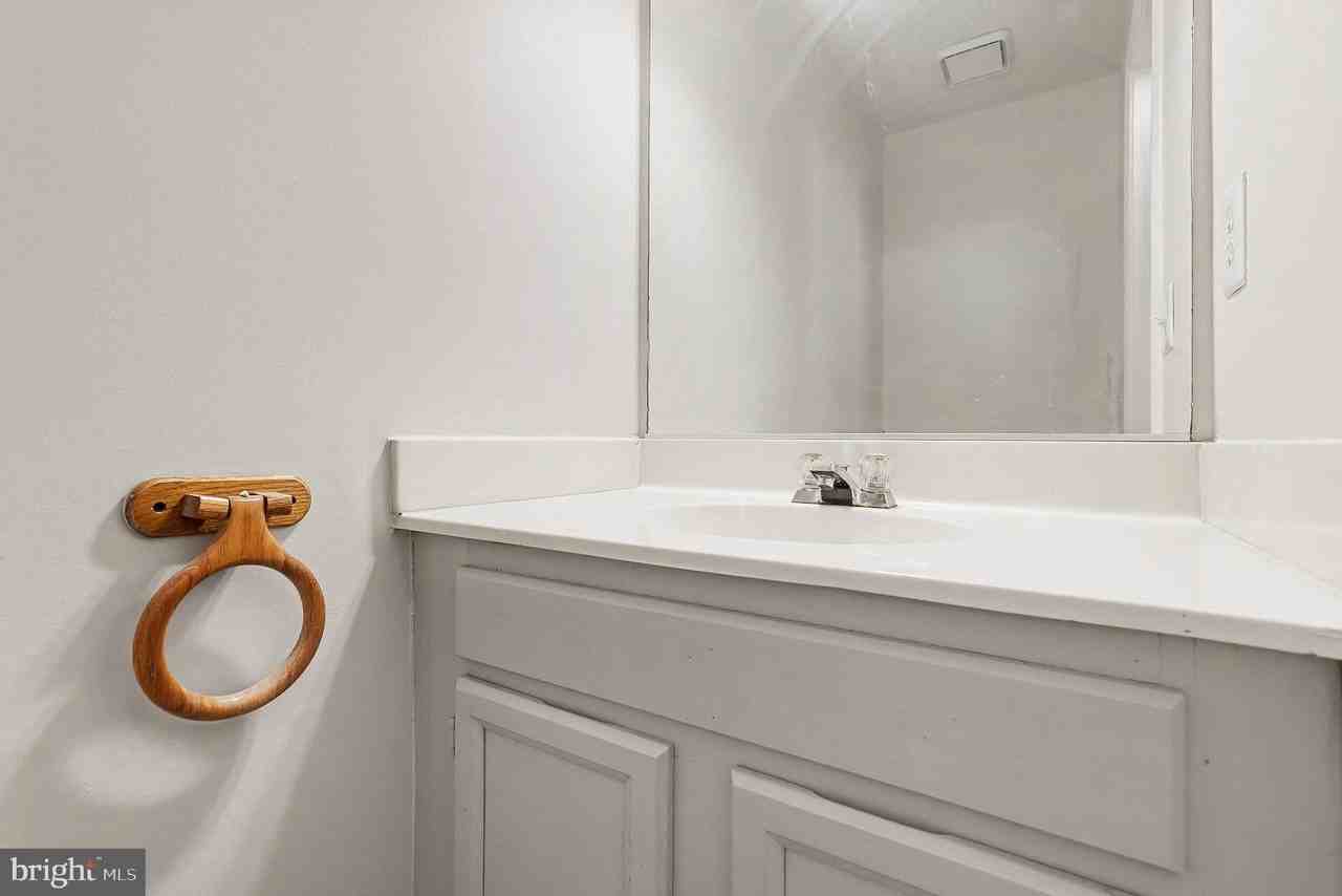 203 Knollwood Ct - Photo 6 of 25