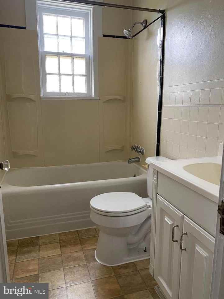 208 W Boscawen St Apt 12 #12 - Photo 3 of 5