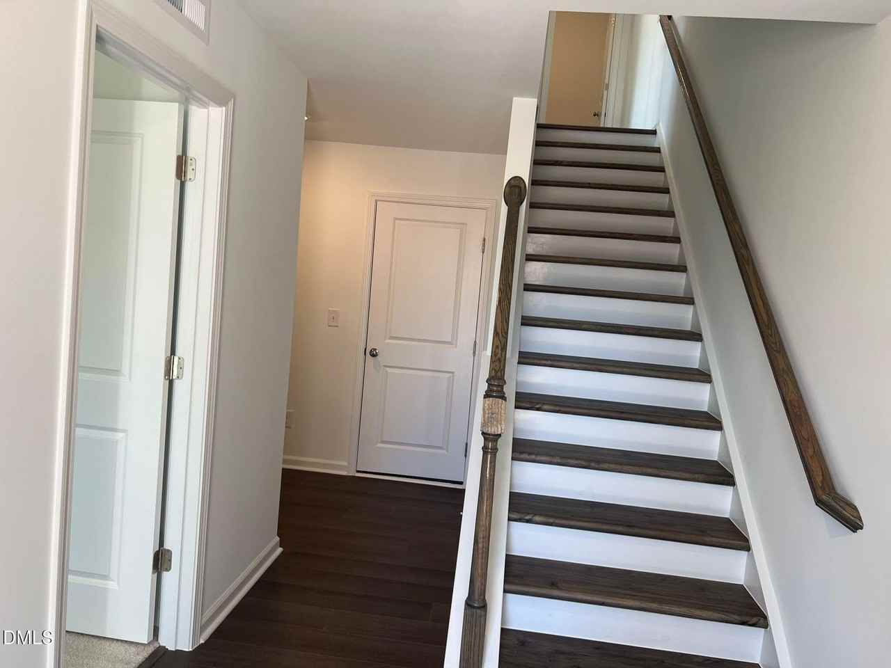 1466 Jay Rd - Photo 3 of 38