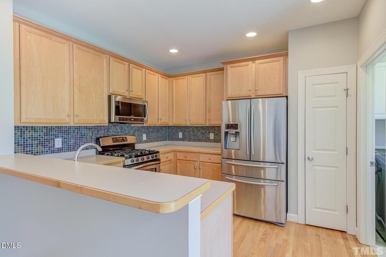 1303 Fairview Club Dr - Photo 7 of 19