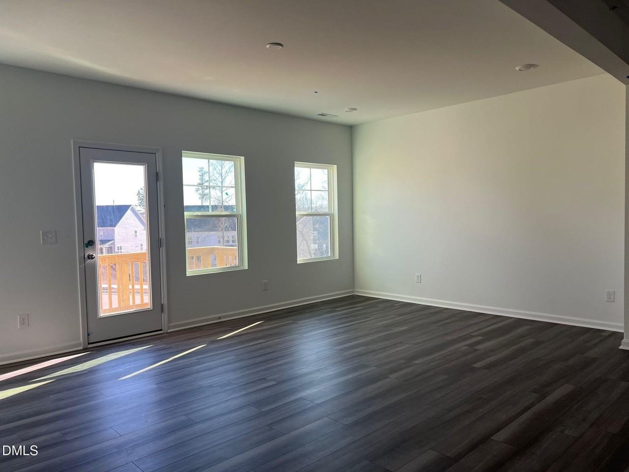 1463 Jay Rd - Photo 5 of 31