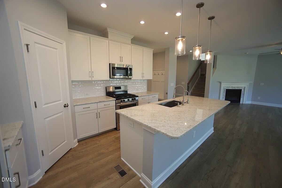 24 Plenty Ct - Photo 5 of 16