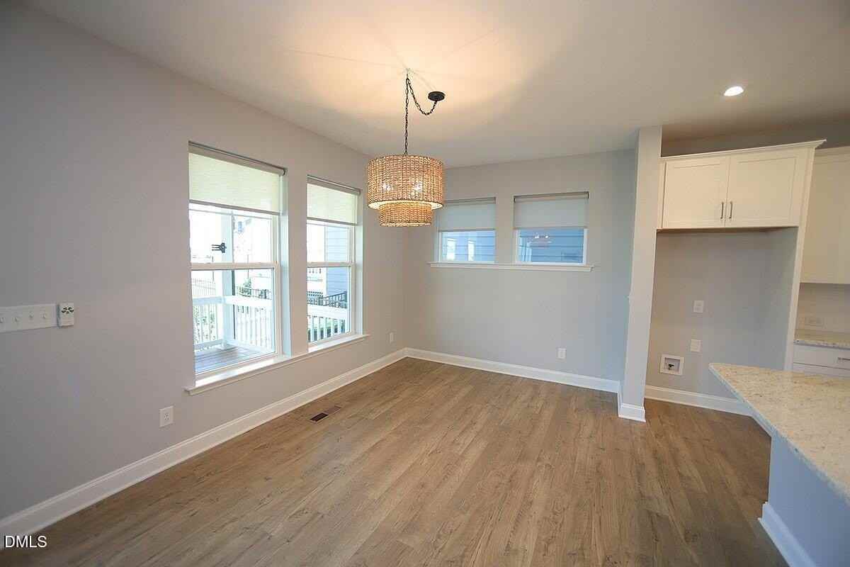 24 Plenty Ct - Photo 6 of 16