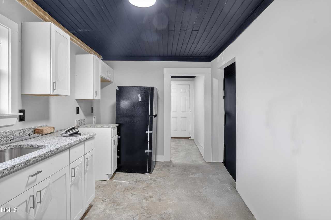 124 N Mecklenburg Ave - Photo 3 of 24