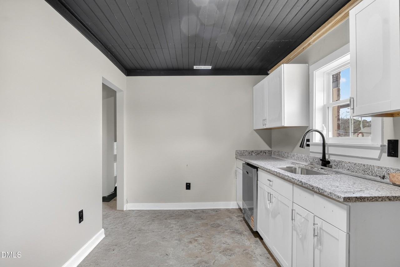 124 N Mecklenburg Ave - Photo 4 of 24