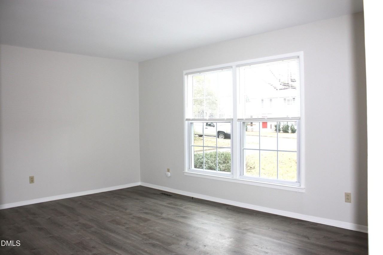 517 Killington Dr - Photo 4 of 15