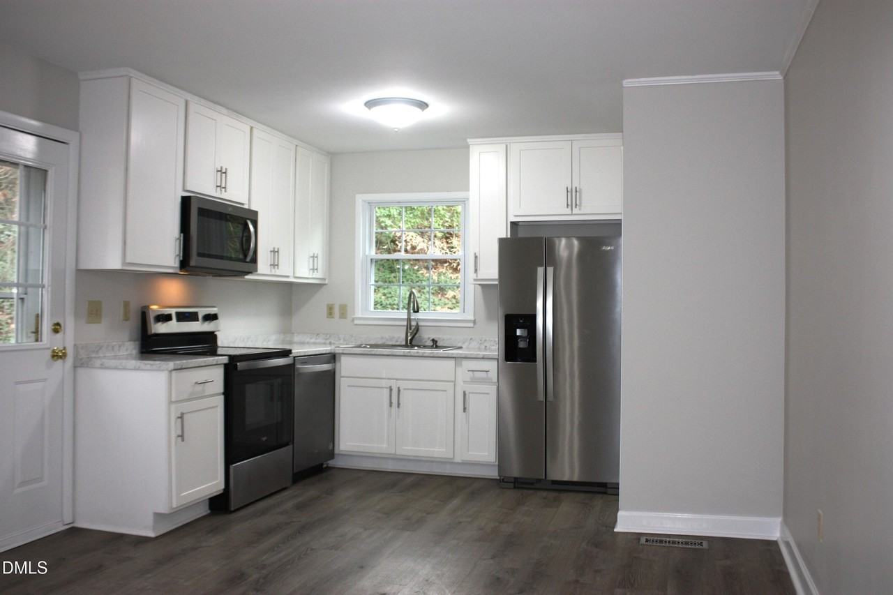 517 Killington Dr - Photo 5 of 15