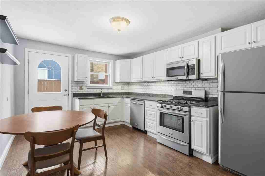 1402 Sherman Ave - Photo 7 of 21