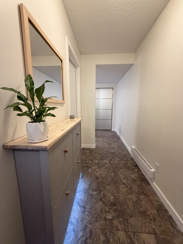 1240 Falcon Drive #21 - Photo 5 of 44