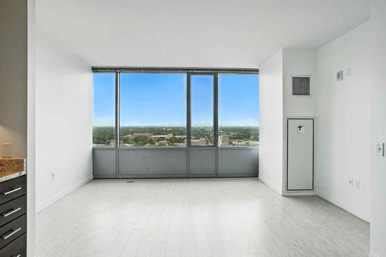 150 Forest Ave - Photo 3 of 20