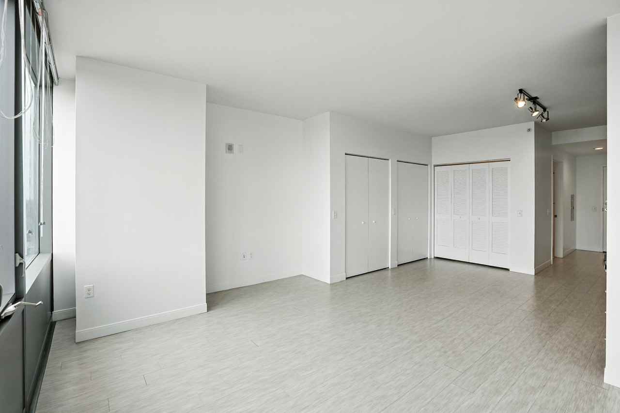 150 Forest Ave - Photo 4 of 20