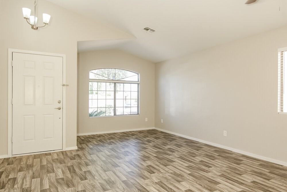 12417 W Mandalay Ln - Photo 3 of 16