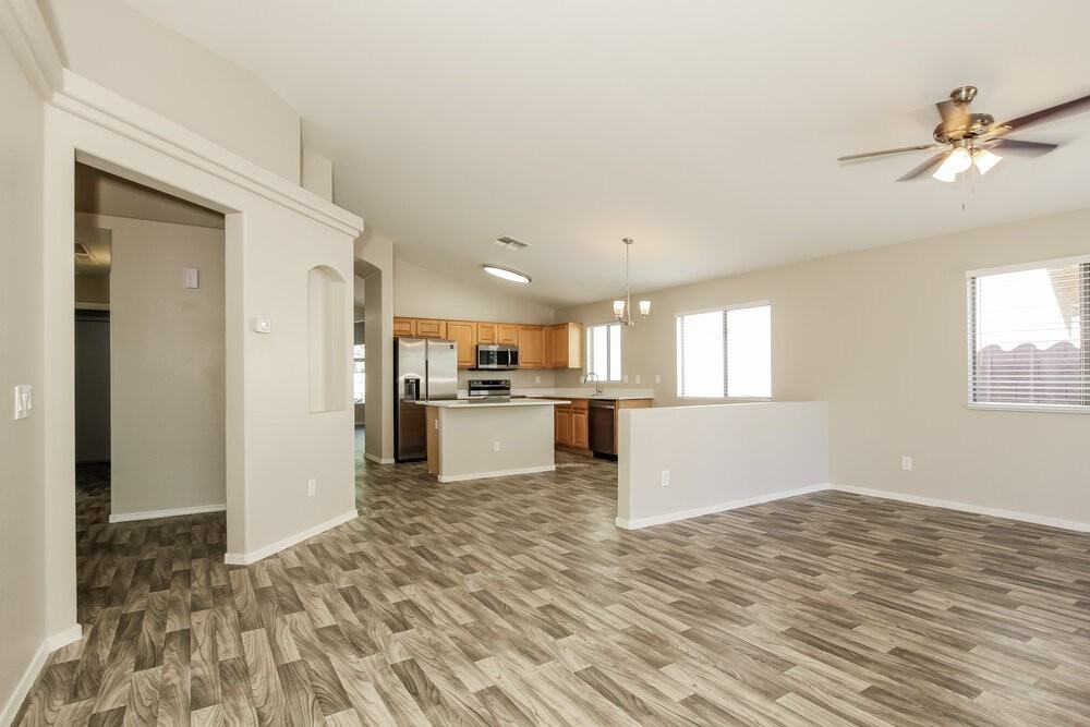 12417 W Mandalay Ln - Photo 4 of 16