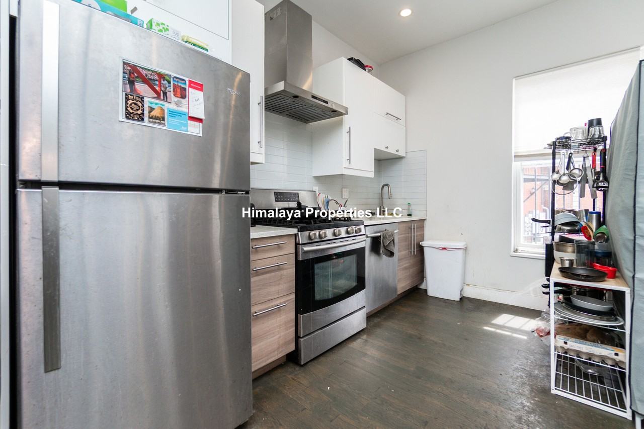 81 Forest St #1 - Photo 4 of 13