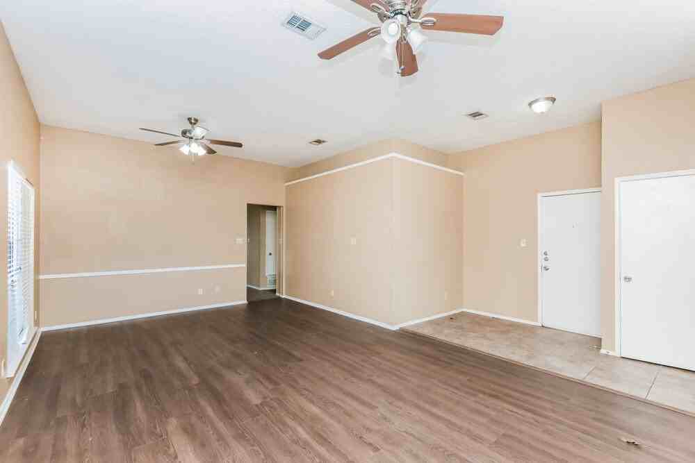 2521 Galemeadow Dr - Photo 4 of 20