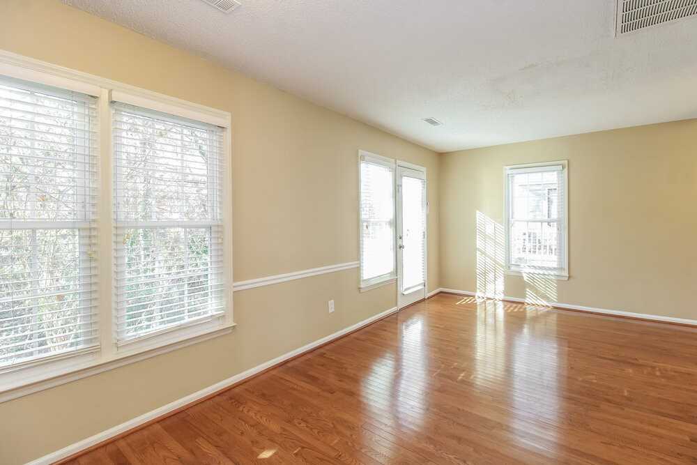 221 Guinevere Ct - Photo 5 of 18