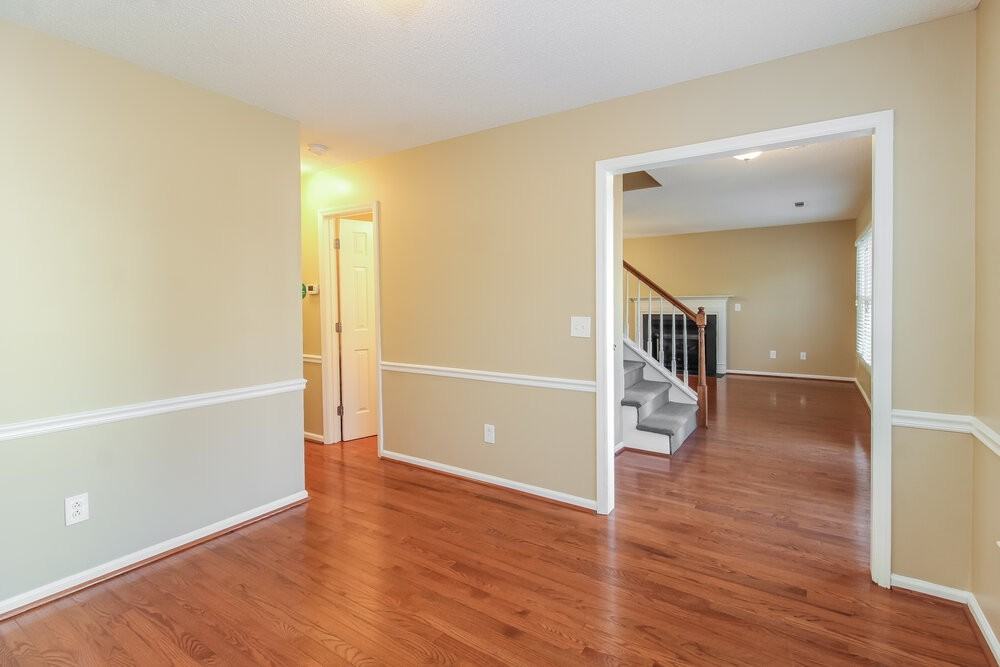 221 Guinevere Ct - Photo 6 of 18