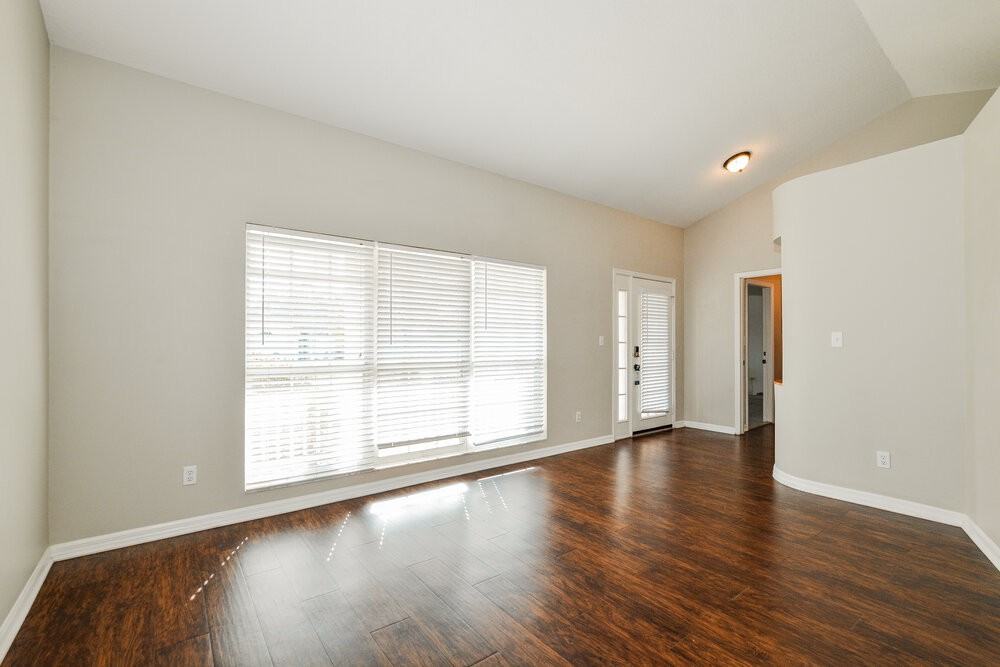 4803 Jeanette Ct - Photo 4 of 16