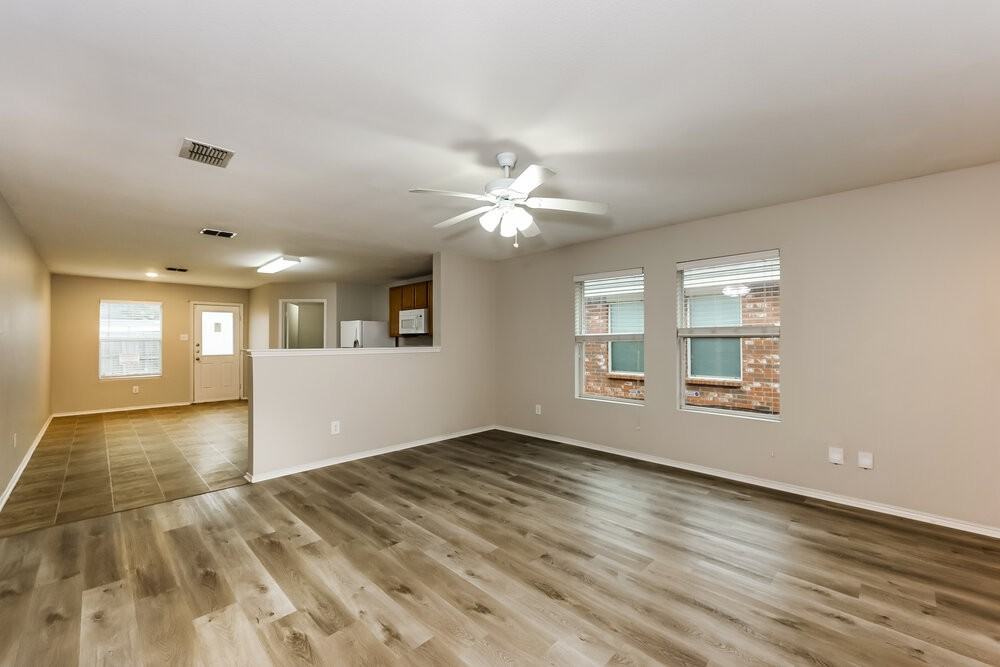 1304 Castle Ridge Rd - Photo 3 of 16