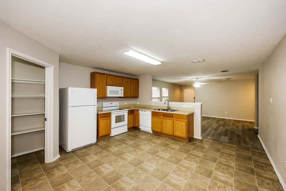 1304 Castle Ridge Rd - Photo 7 of 16