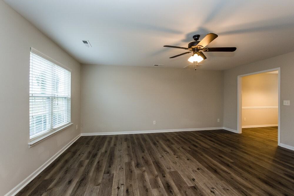 1558 Kindred Cir Nw - Photo 4 of 17