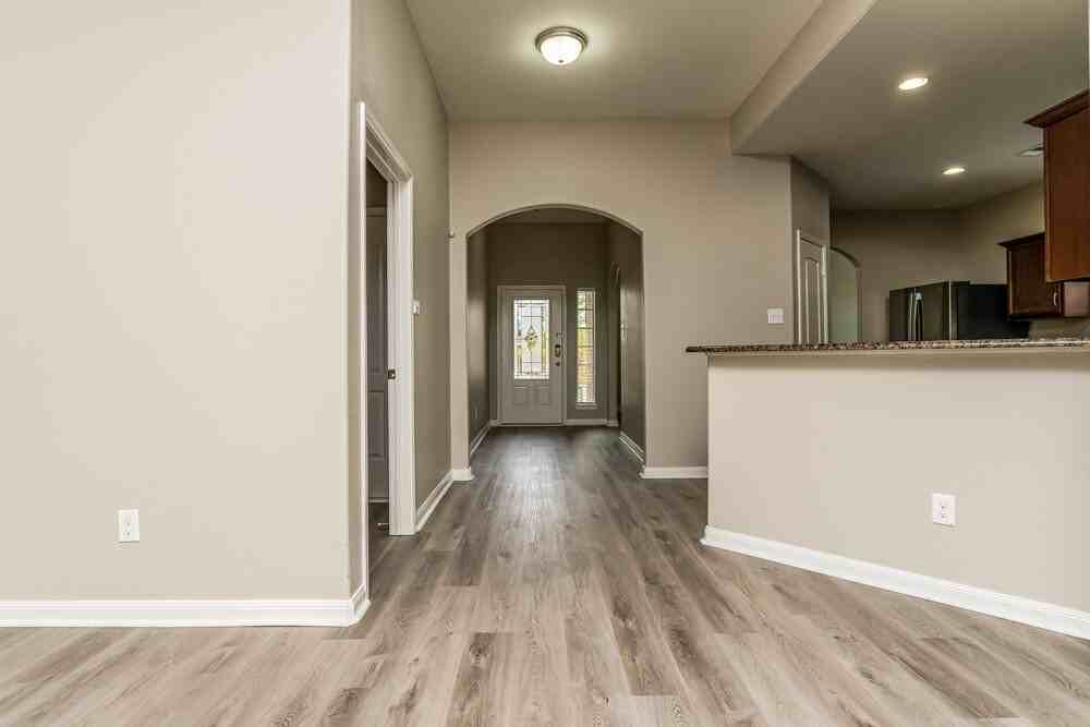 1613 Mesquite Ln - Photo 6 of 16