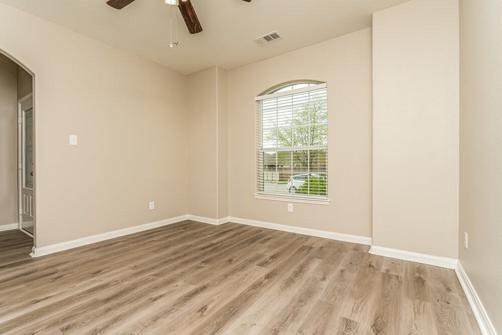 1613 Mesquite Ln - Photo 7 of 16