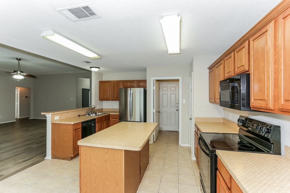 125 Adams Dr - Photo 7 of 16