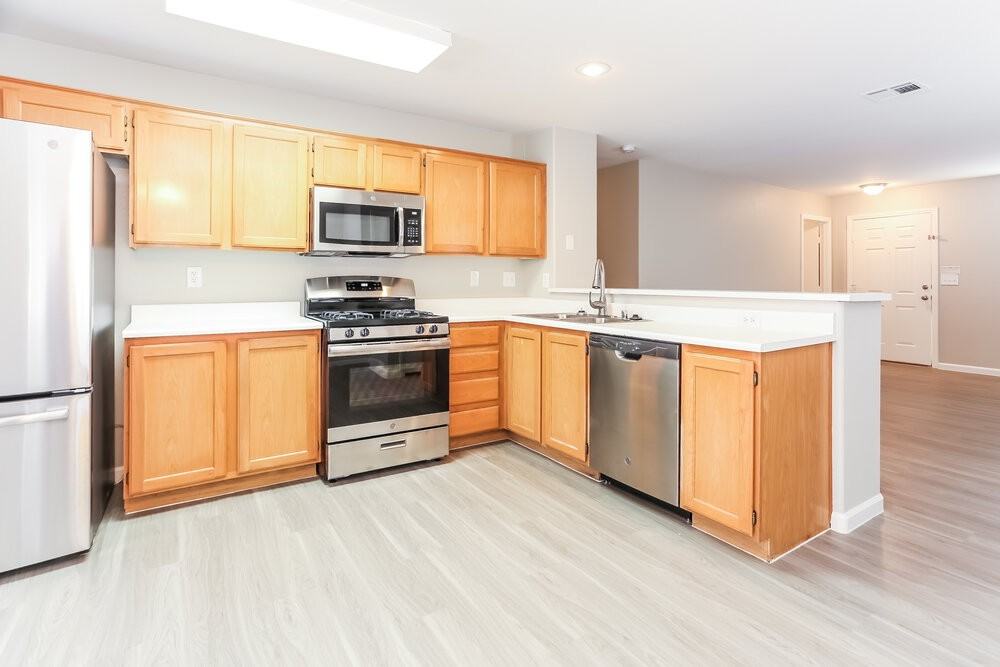 7905 Odysseus Ave - Photo 5 of 16