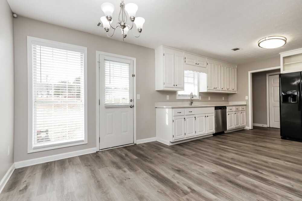 335 Cattlemans Cir - Photo 5 of 16