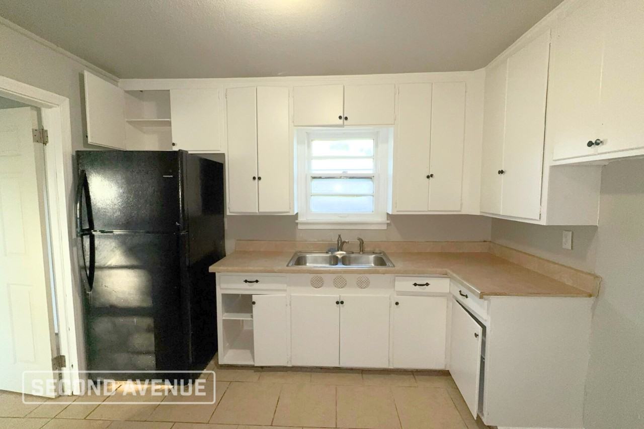 1920 Ne 29th St - Photo 3 of 14