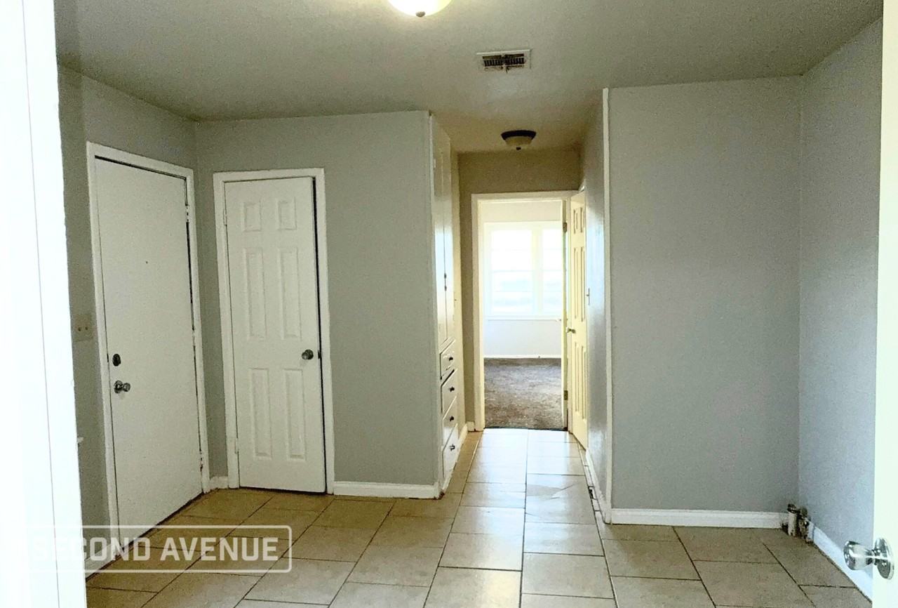 1920 Ne 29th St - Photo 4 of 14