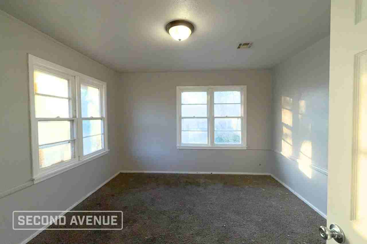 1920 Ne 29th St - Photo 5 of 14