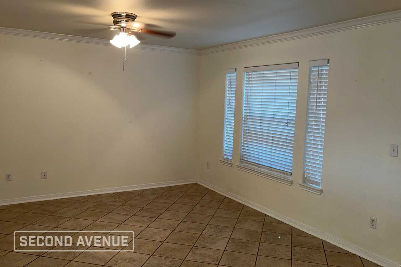 2201 Encino Dr - Photo 2 of 15