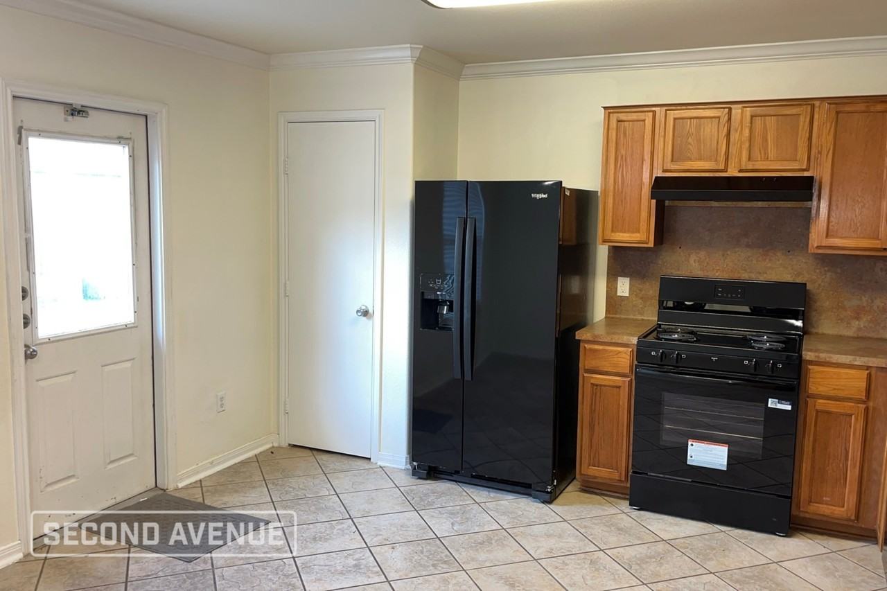 2201 Encino Dr - Photo 4 of 15