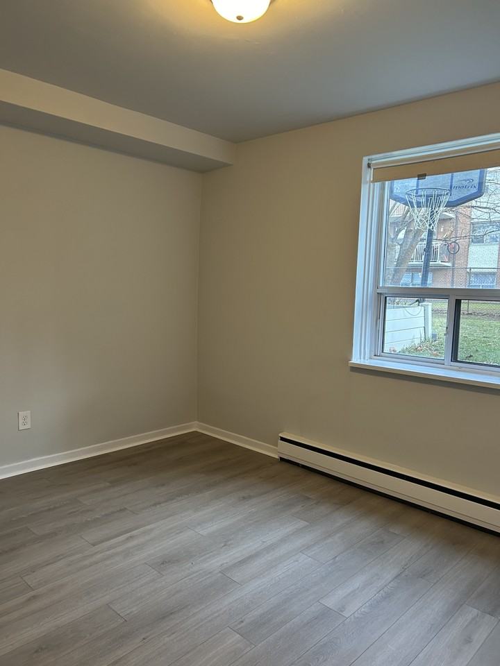 390 Guelph Line - Photo 2 of 6