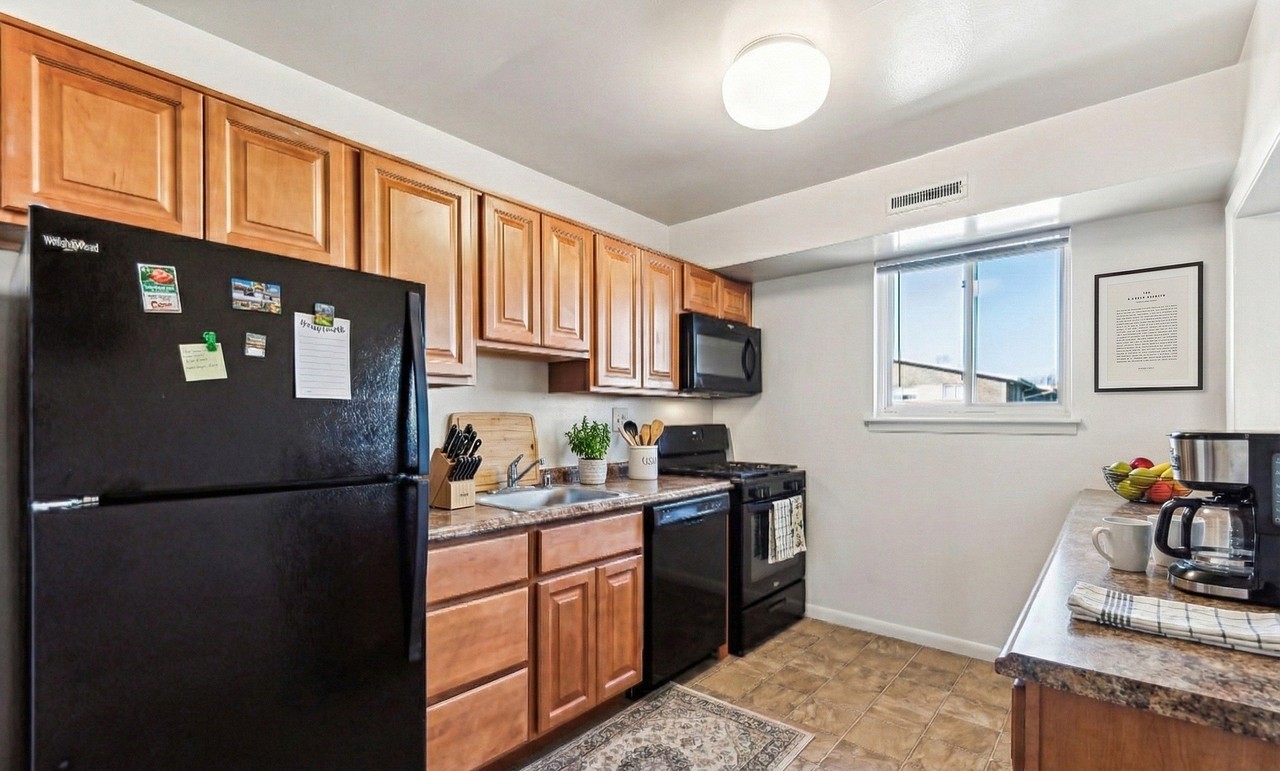 Fallstaff Manor - Photo 4 of 16